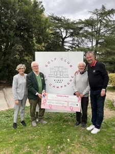 remise du chèque au dr MATHIEU pour la ligue contre le cancer